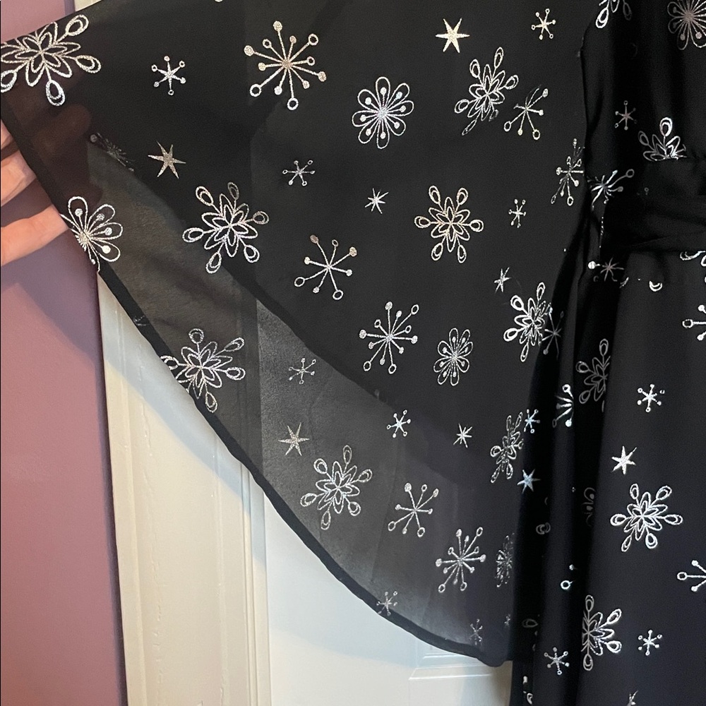 Smak Parlour Black and Silver Snowflake Social Climber Caftan Dress Sz XL - Picture 3 of 9
